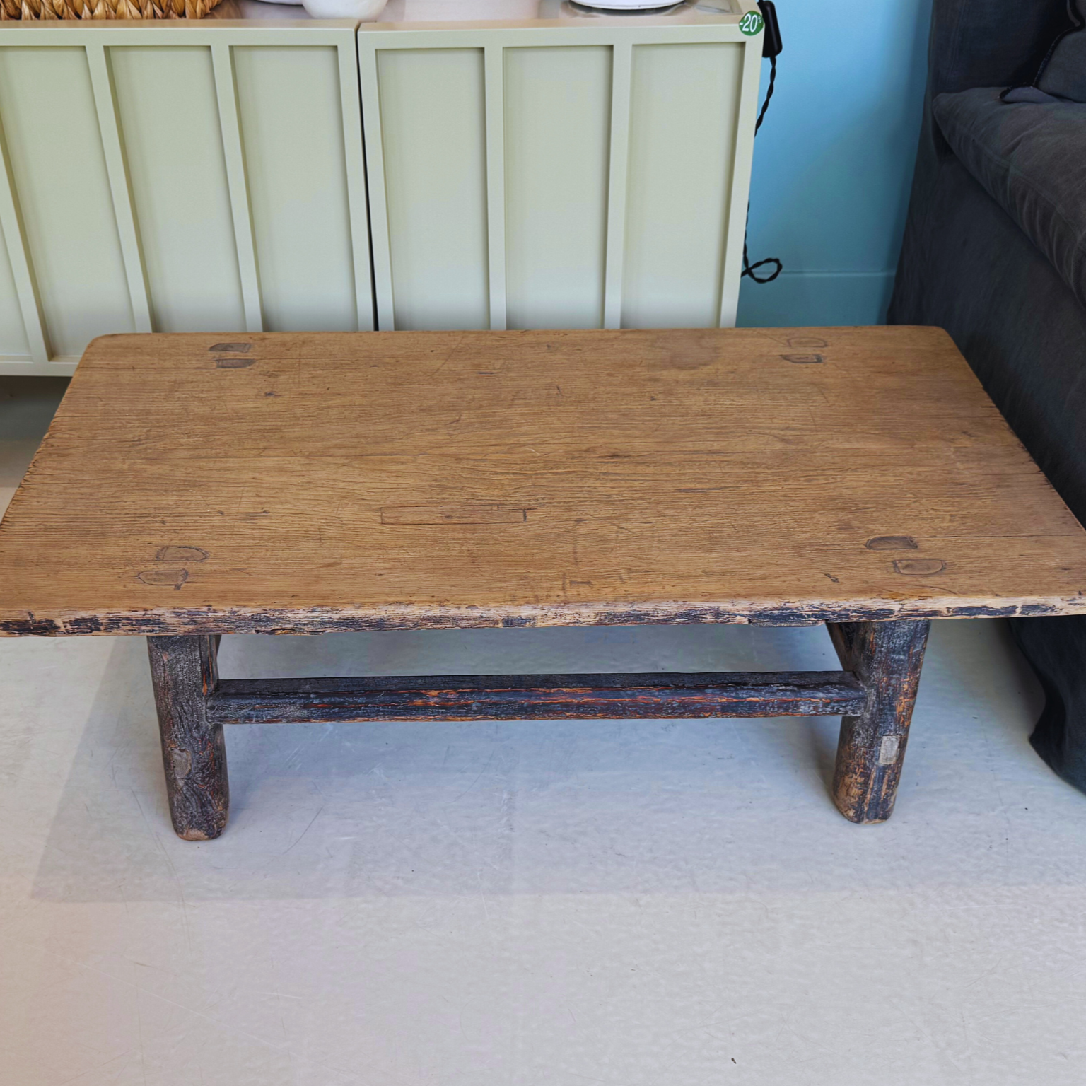 Table basse en orme - 89 x 47 cm